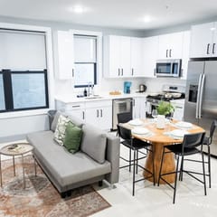 Bright 1BR Apartment • Free Parking • Near NYC