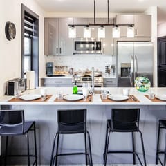 Unbeatable Location:25 min to Times Square+Parking