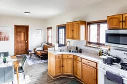 Charming 2BR Near NYC, MetLife & Hackensack Hosp.