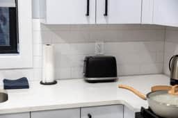 Modern 2BR • Quick NYC Access + Free Parking