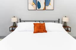 Stylish 2 BR w/ Free Indoor Parking-20 Min to NYC