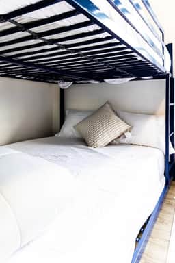 Unbeatable Location:25 min to Times Square+Parking