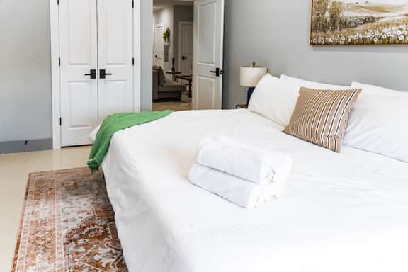 City Life-2 Bedrooms-Free Indoor Parking-20minNYC