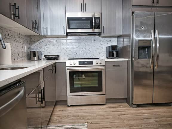 Excellent Location-20 Minutes to NYC-Free Parking