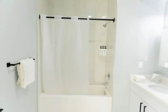 Modern 1BR w/ Indoor Parking • Quick Access to NYC