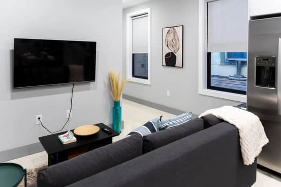 Modern 2BR • Quick NYC Access + Free Parking