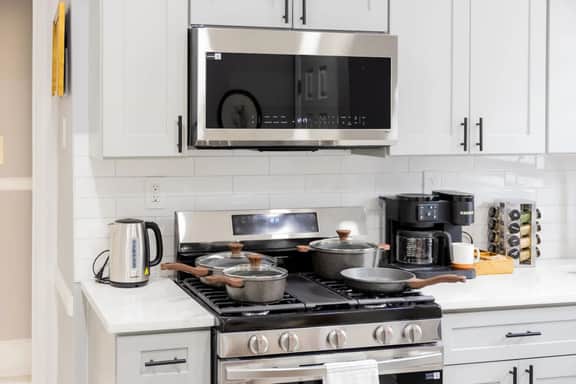 Spacious 3 Bedroom | Steps to Bus to NYC + Views