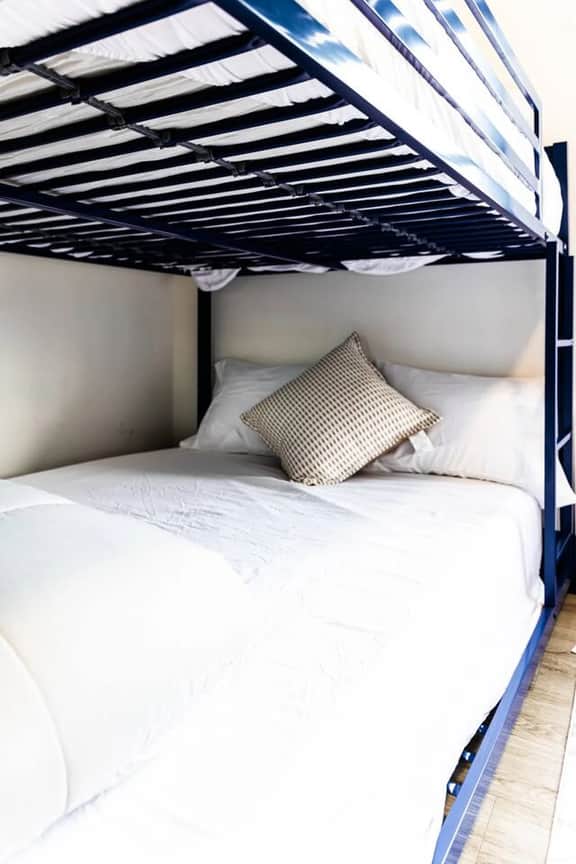 Unbeatable Location:25 min to Times Square+Parking
