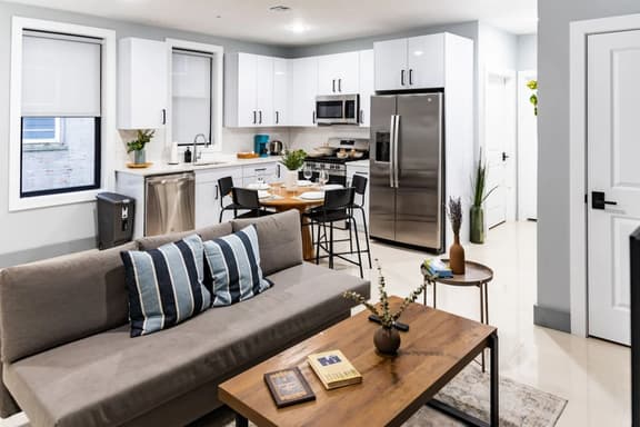 City Life-2 Bedrooms-Free Indoor Parking-20minNYC