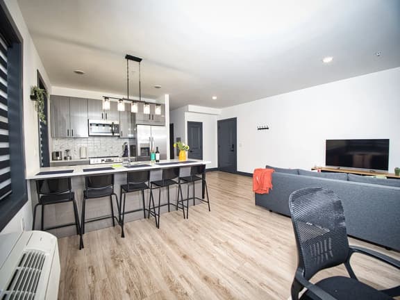 Great Location-20 Mins to NYC-Free Indoor Parking