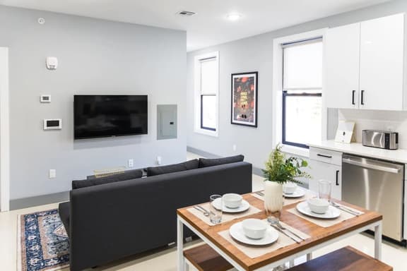 Stylish 2 BR w/ Free Indoor Parking-20 Min to NYC